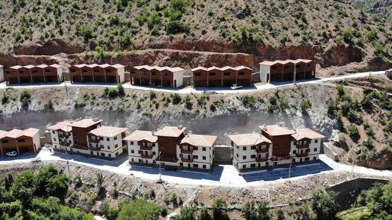 Dereiçi köyü sakinleri yeni evlerine kavuştu