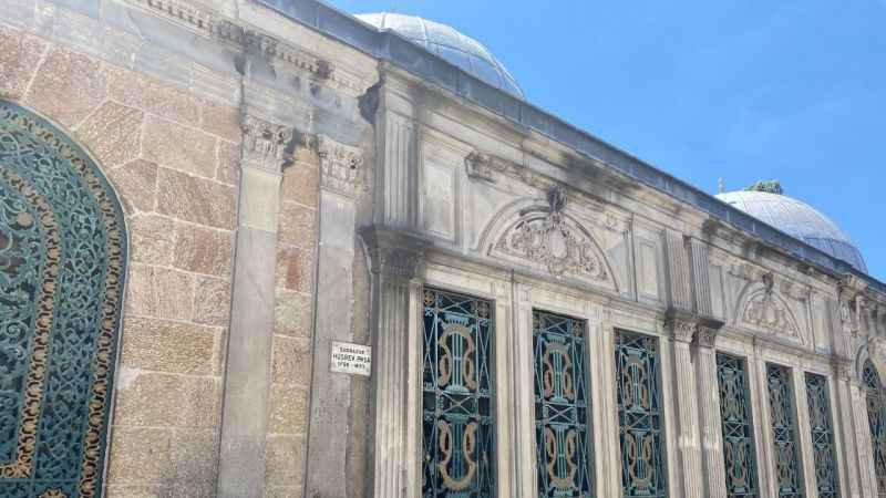 Adile Sultan Türbesi çökme riskiyle karşı karşıya