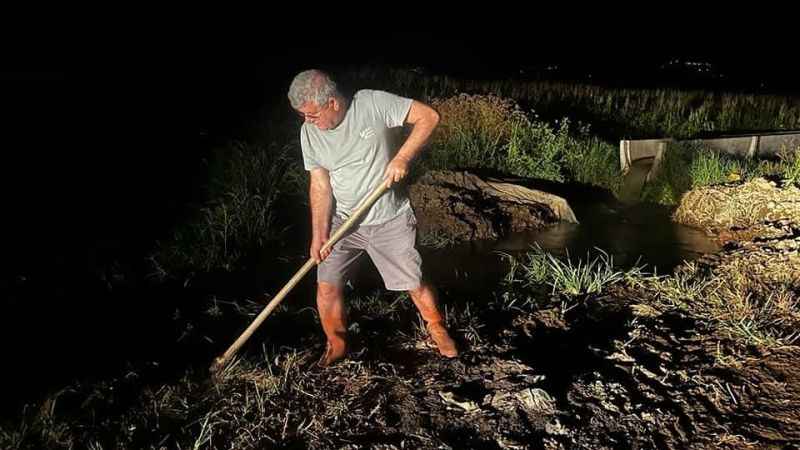 Vekillik vazifesini tamamlayan Posacı, küreğini eline aldı