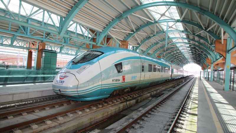 Yüksek Hızlı Tren ile Sivas'a insan akını yaşandı