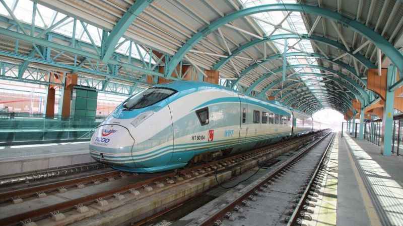 Yüksek Hızlı Tren ile Sivas'a insan akını yaşandı