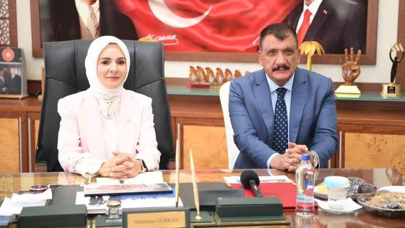 Bakan Göktaş: “Acımız büyük ama inşa sürecinde el birliğiyle devam ediyoruz”