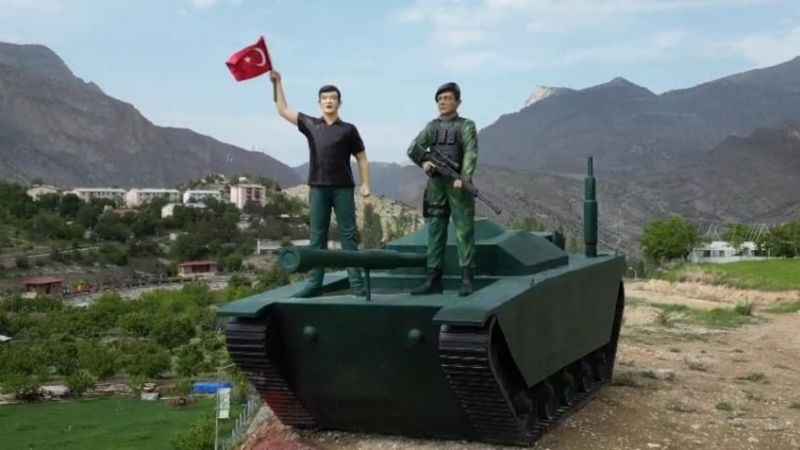 Tortum Şelalesi’ne Türk Büyükleri Anıtı