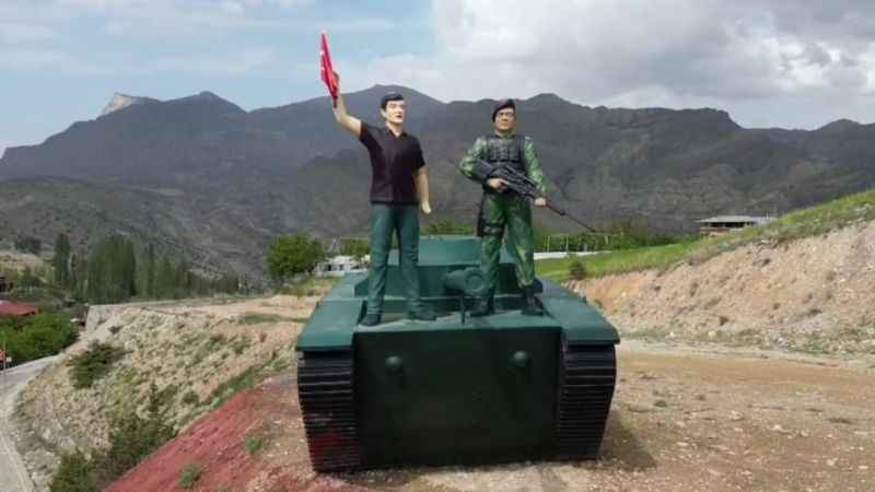 Tortum Şelalesi’ne Türk Büyükleri Anıtı