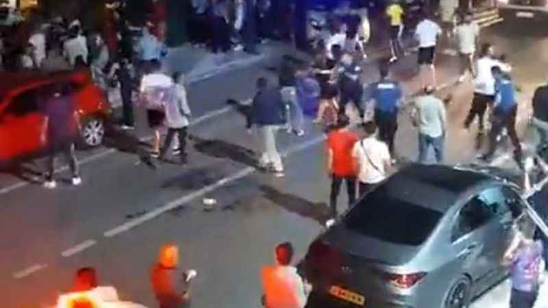 Çay bahçesinden sokağa taşan kavgada 15 kişi bir birine girdi