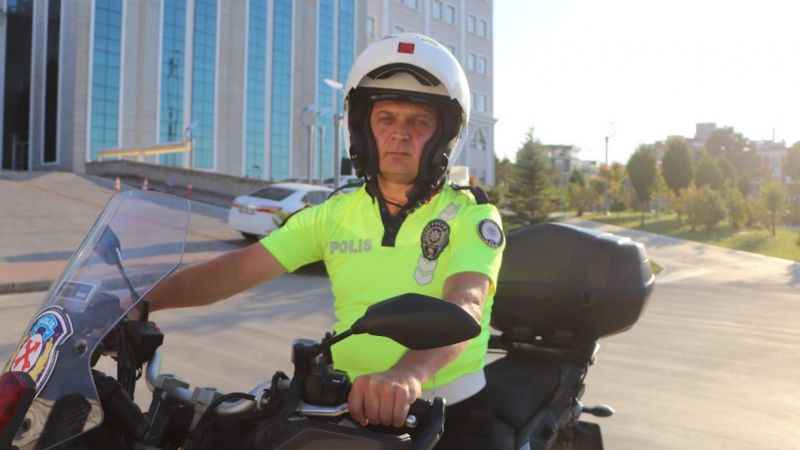 O polis konuştu: "Kendisi gözyaşlarını tutamadı, ben de çok duygulandım"