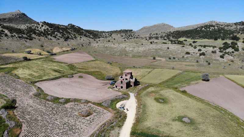 Bin 500 yıllık Kızıl Kilise ziyaretçilerini büyülüyor