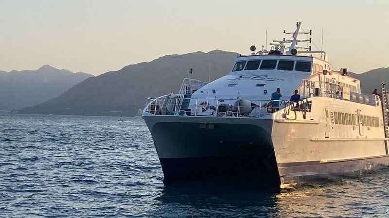 Rodos Adası'ndaki yangınlar sebebi ile tahliye edilen turistler Marmaris’e geldi