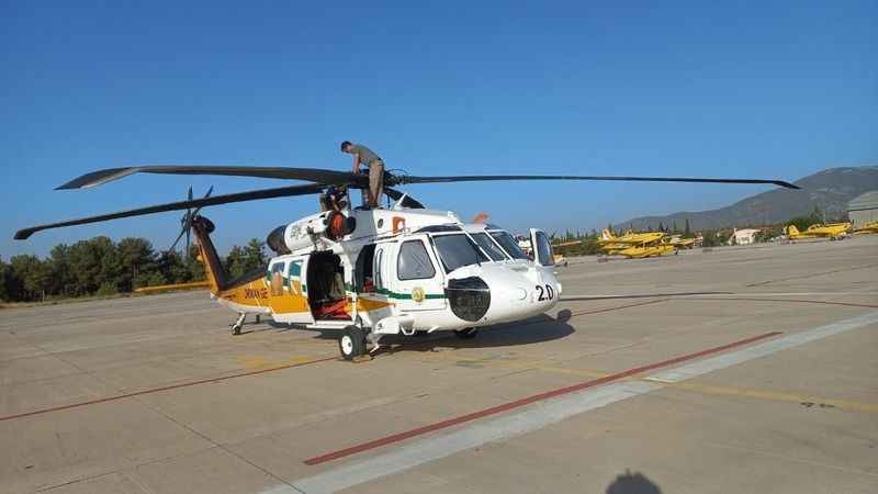 Yunanistan’a gönderilen iki yangın söndürme uçağı ve helikopter görevlerini başarıyla icra ediyor