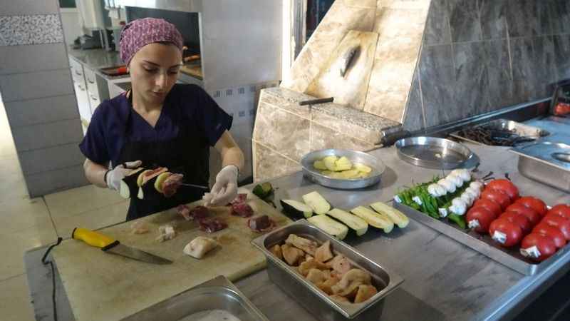 Tokat kebabının tek kadın ustası