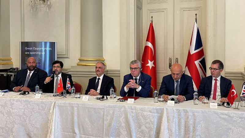 Birleşik Krallık ’tan Türkiye'deki yeni yüksek hızlı elektrikli demir yolu için 781 milyon euro tutarında finansman