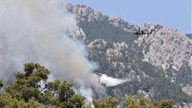 Kemer’de orman yangınına havadan yoğun müdahale