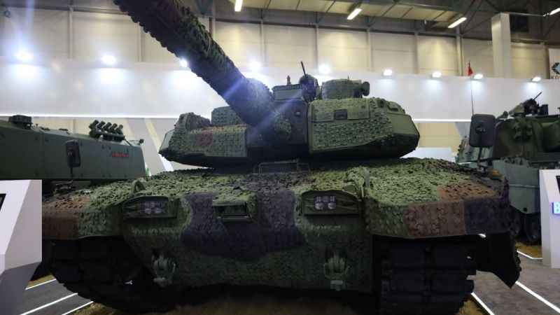Altay tankı ve güç grubu İDEF’te