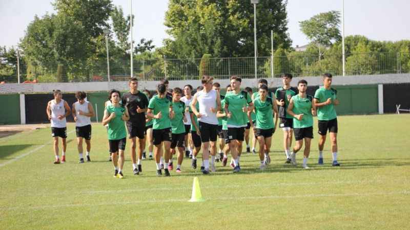 Genç Horozlar yeni sezon için sahaya indi