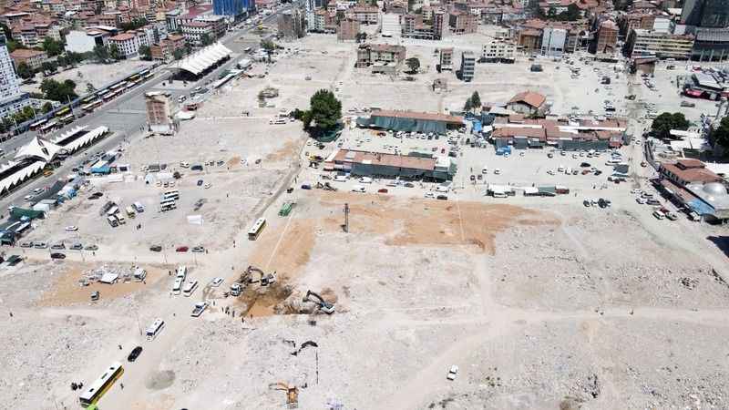 Bakan Özhaseki: “Malatya’nın kalbi tarihi Bakırcılar Çarşısı’nda ilk kazmayı vuruyoruz”