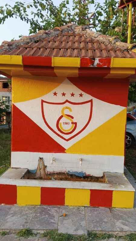 26 yıldır süren gelenek, bu yıl Galatasaray'ın renklerine boyandı