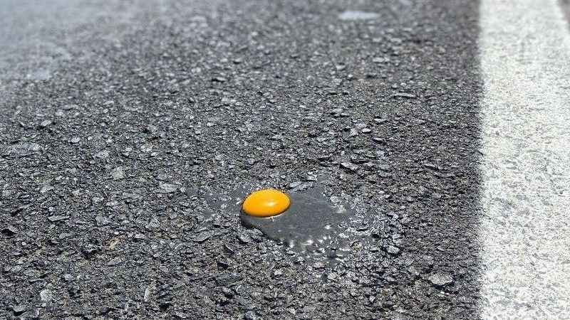 Mazgal ve asfaltta yumurta pişirdiler