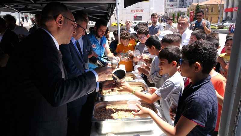 Yozgat’ta 2 bin 500 kişilik aşure dağıtıldı