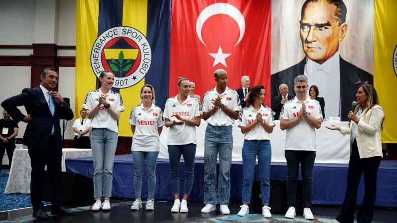 Filenin Sultanları YDK Toplantısı’nda ayakta alkışlandı