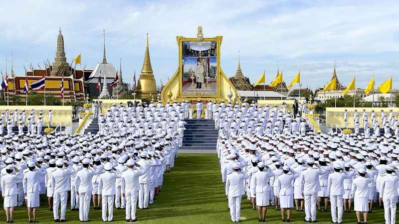 Tayland Kralı'na görkemli doğum günü kutlaması