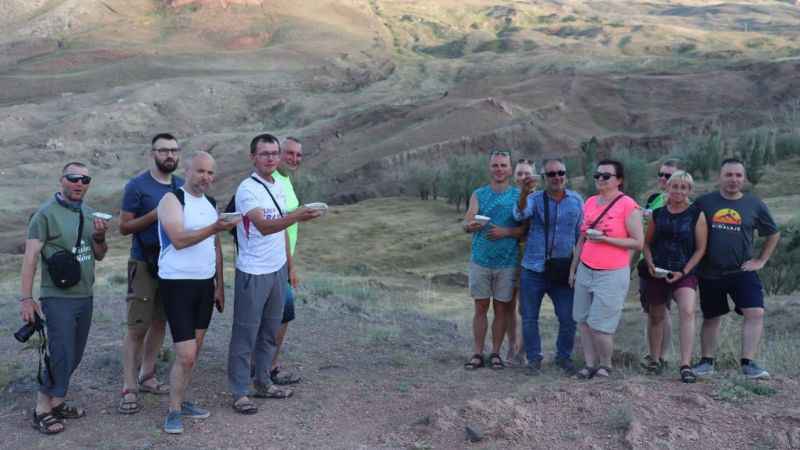 Ağrı Dağı'nın zirvesinde aşure yediler