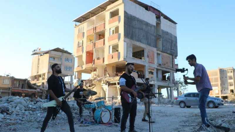 Enkaz kent klip çekimleri için canlı stüdyo oldu