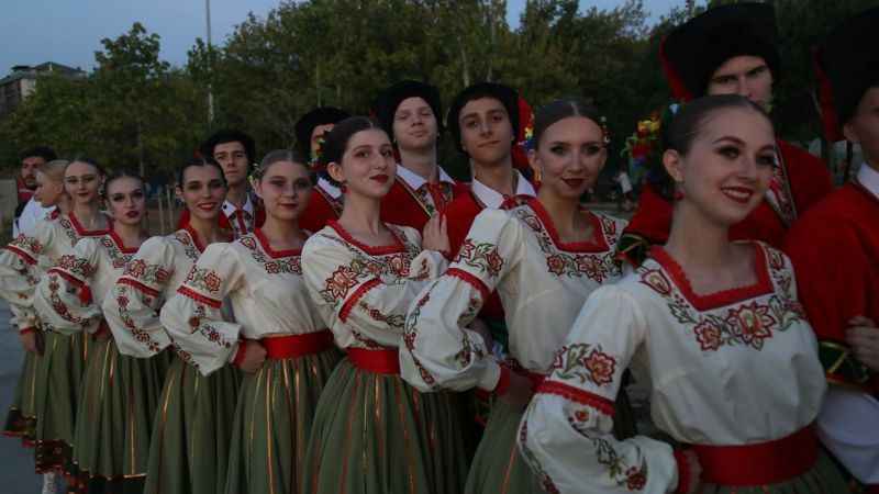 100 ülkenin katıldığı festival Rio Karnavalı'nı aratmadı