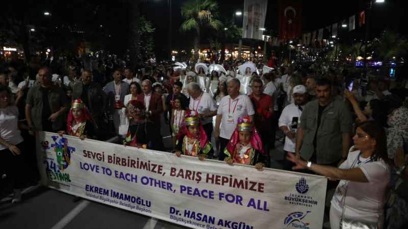 100 ülkenin katıldığı festival Rio Karnavalı'nı aratmadı