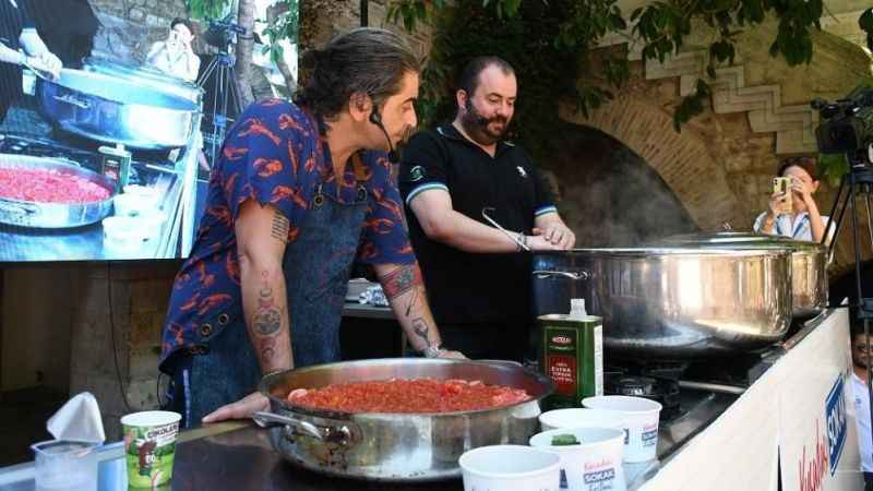 Ünlü şef Hazer Amani Kuşadası Sokak Festivali'ne büyük tat kattı