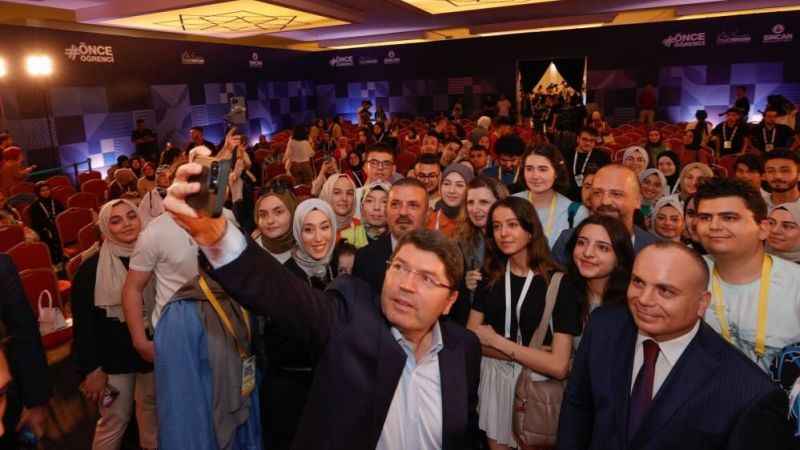 Adalet Bakanı Tunç, Ankara’da öğrencilerle buluştu