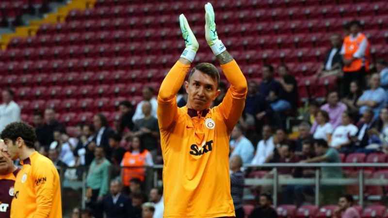 Galatasaray, Zalgiris maçı hazırlıklarını taraftara açık antrenman ile sürdürdü