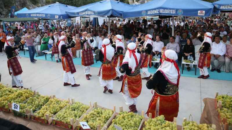 Mersin'de Üzüm Şenliği coşkusu Mersin'de Üzüm Şenliği coşkusu