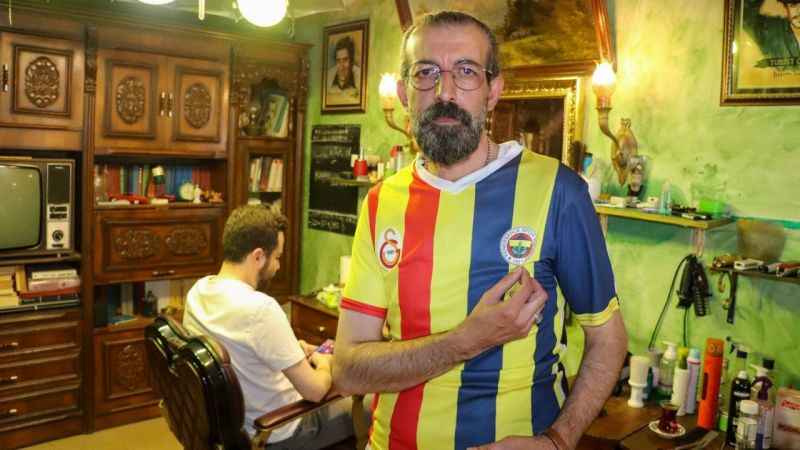 Giydiği forma dört takımın taraftarını da mutlu ediyor