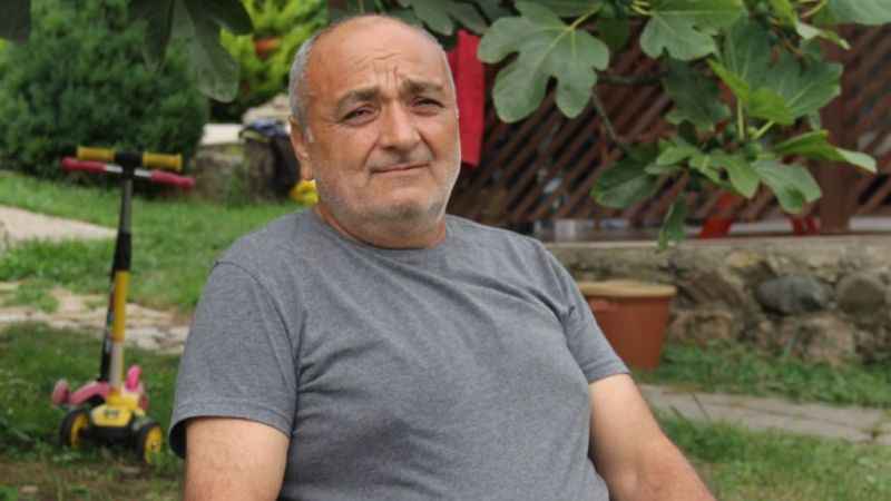 18 yıl boyunca karnındaki gazlı bezle yaşadı