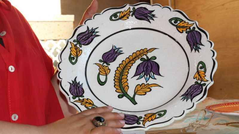 Tokat yazması desenleri tabaklarda