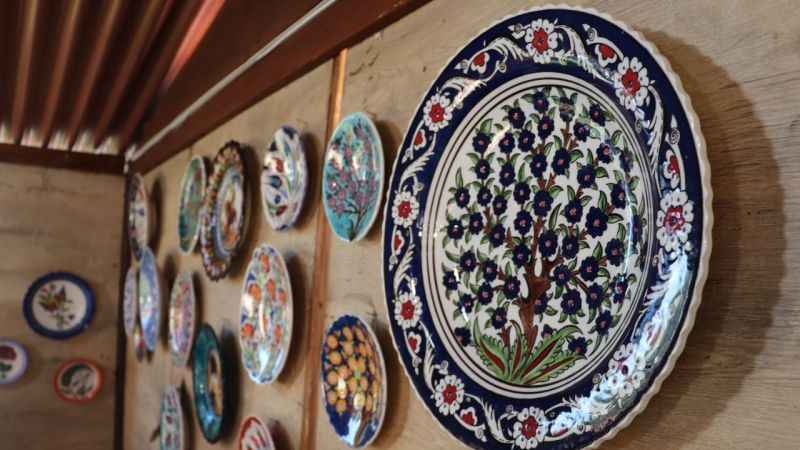 Tokat yazması desenleri tabaklarda