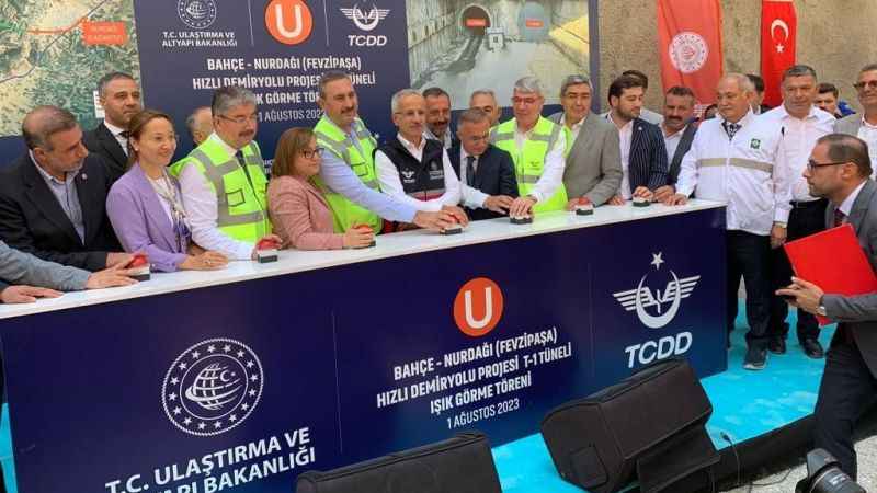 Bakan Uraloğlu, Bahçe - Nurdağı demiryolu tüneli ışık görme törenine katıldı