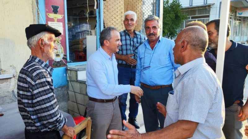 Depremzede vatandaşların taleplerini dinledi