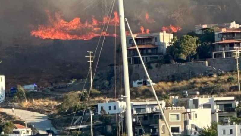 Bodrum’da ünlülerin mahallesi Türkbükü'nde yangın