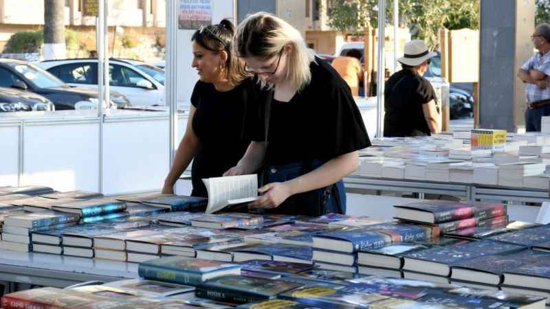 Kuşadası Kitap Fuarı kapılarını açtı