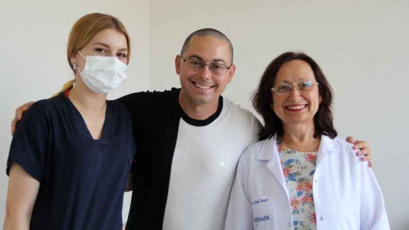 Sağ kolu felç olan adam 4 ayda sağlığına kavuştu