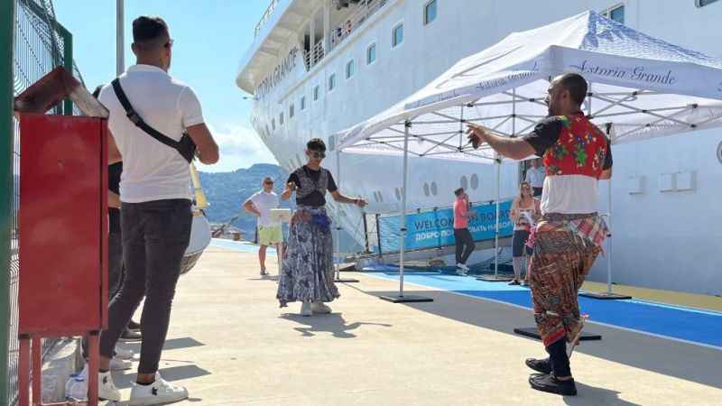 Rus turistlere davul zurna ve köçekli karşılama