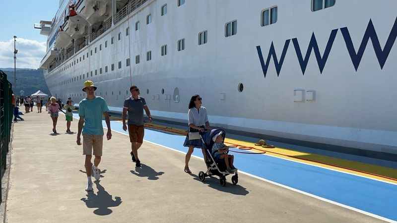 Rus turistlere davul zurna ve köçekli karşılama