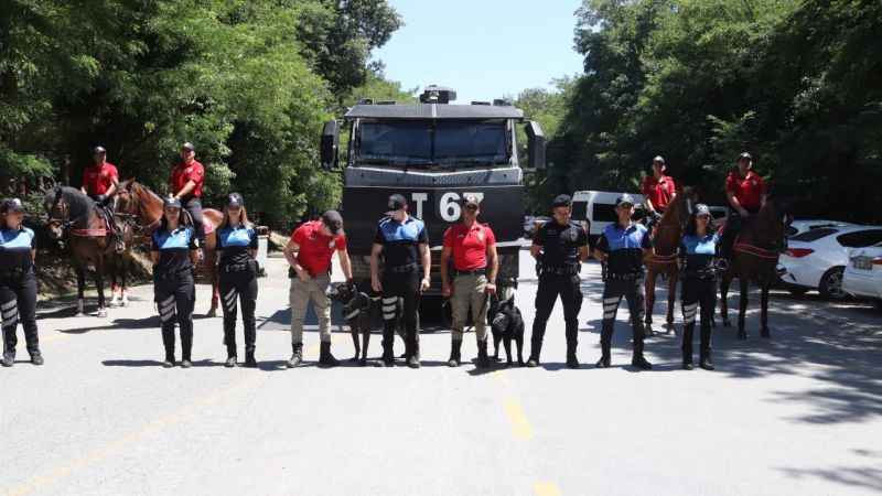 Belgrad Ormanı'nda yangınlara karşı atlı ve köpekli denetim
