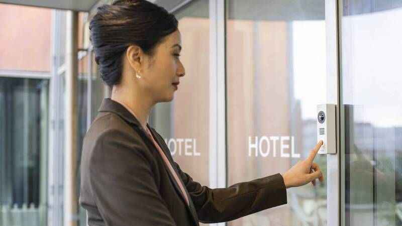 Axis Communications yeni bir ağ video interkom cihazı duyurdu 