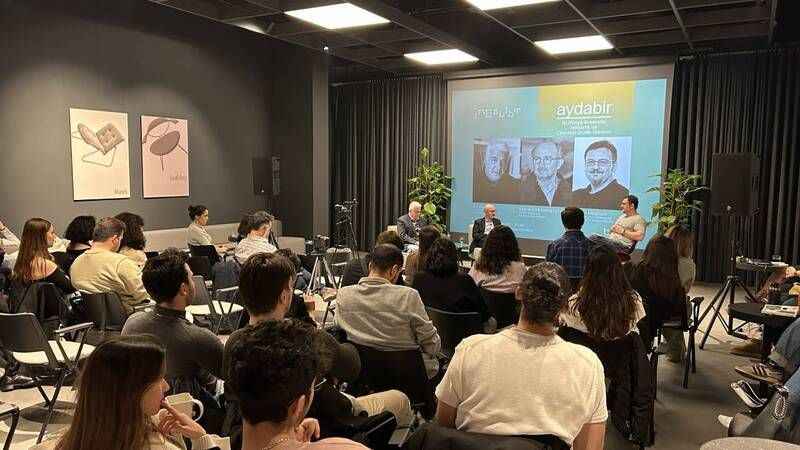 Yılın ilk 'Aydabir' Söyleşisi “İki Dünya Arasında: Mimarlık ve Çevresel Grafik Tasarım” temasıyla gerçekleşti