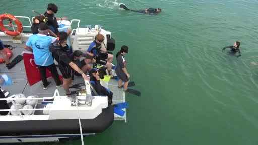 Türkiye'nin 100 noktasında "Cumhuriyet'e derinden bağlıyız" dalışı