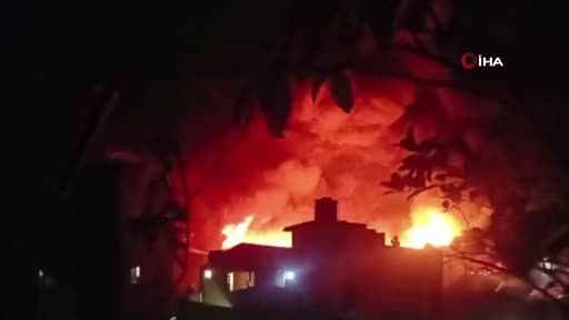 Bangladeş’te çarşıda yangın: Yüzlerce dükkan küle döndü