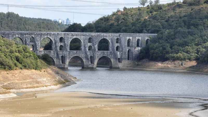 Mega kentte bulunan barajlarda 61 günlük su kaldı