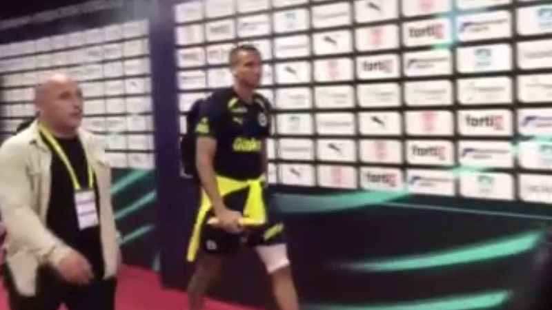 Fenerbahçeli Rodrigo Becao, stattan sekerek ayrıldı